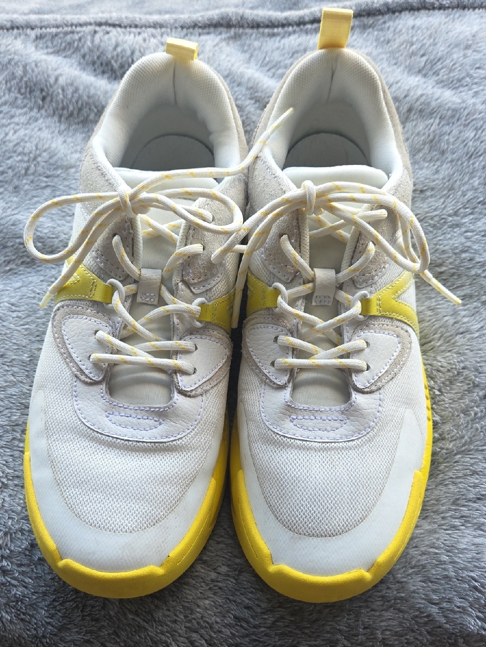 Pre-Loved Lacoste White and Yellow Women's LW2 Extra  Athletic Sneakers SIZE 9.5